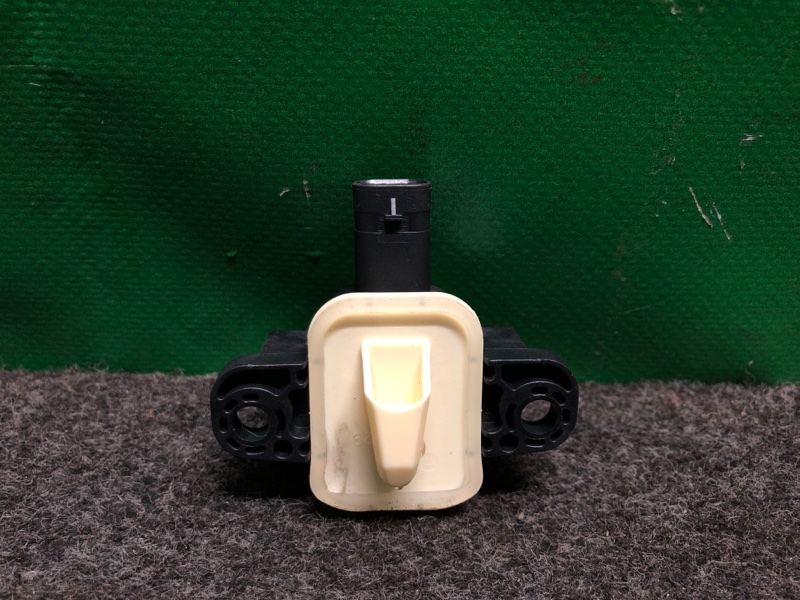 Датчик удара задний правый INFINITI QX30 16-20 Внедорожник 2.0 20PET