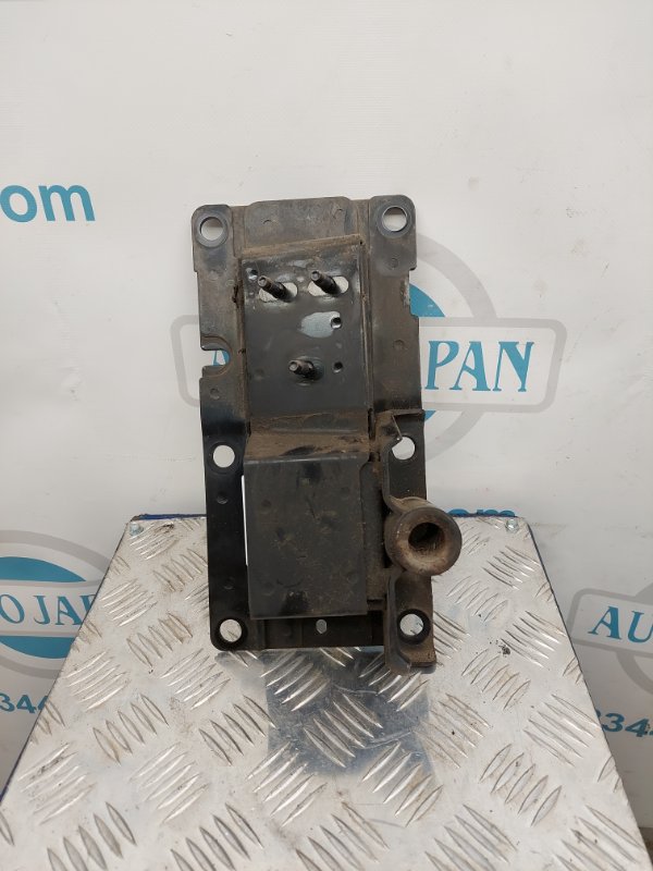 Кронштейн усилителя переднего бампера правый NISSAN MURANO Z50 02-07 62210-CA000 Б/У