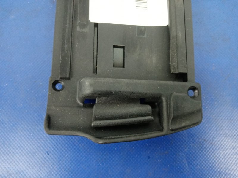 Подлокотник правый INFINITI M35/M45 04-10