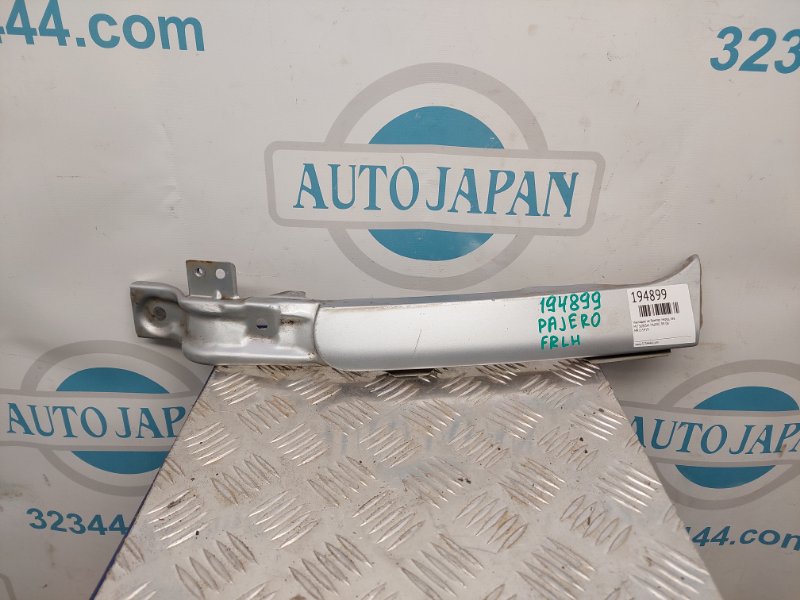 Накладка бампера передняя левая MITSUBISHI PAJERO 99-06 MR555919 Б/У