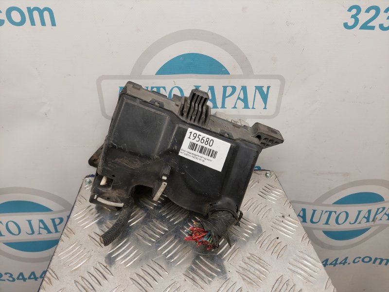 Блок предохранителей моторный отсек MITSUBISHI PAJERO 99-06