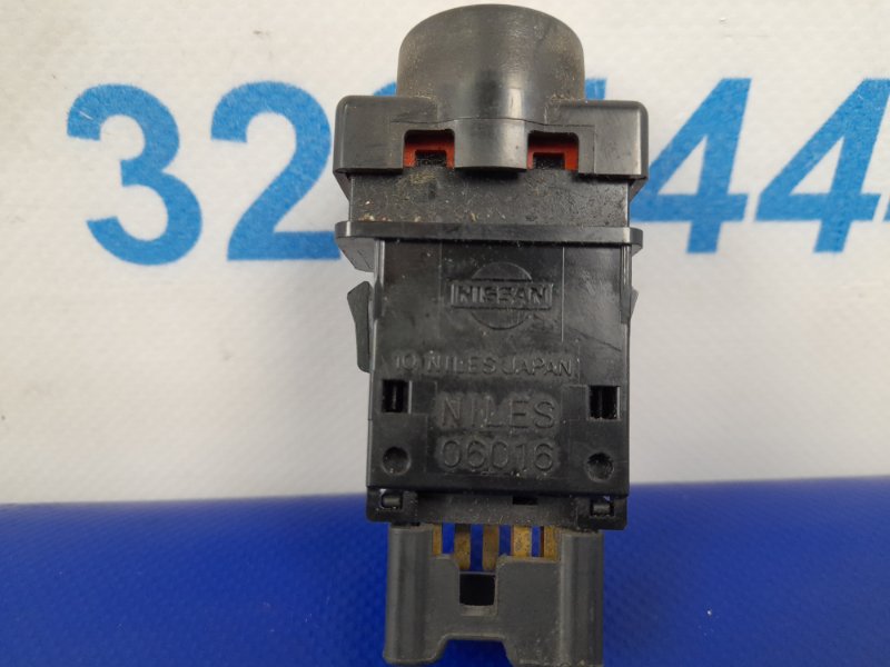 Кнопка аварийной сигнализации INFINITI G25/G35/G37/Q40 06-14