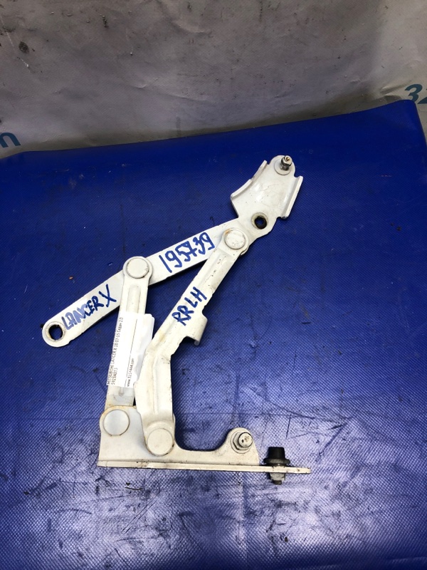 Петля крышки багажника левая MITSUBISHI LANCER X 10 07-15 Седан 2.0