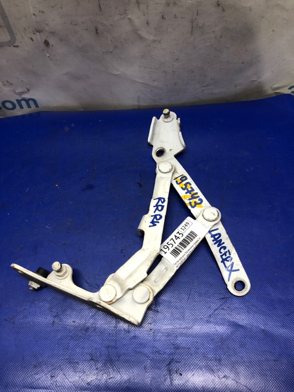 Петля крышки багажника правая MITSUBISHI LANCER X 10 07-15 2011 Седан 2.0 5923A014 Б/У