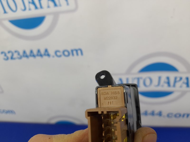 Кнопка обогрева сидений правая ACURA MDX (YD2) 06-13