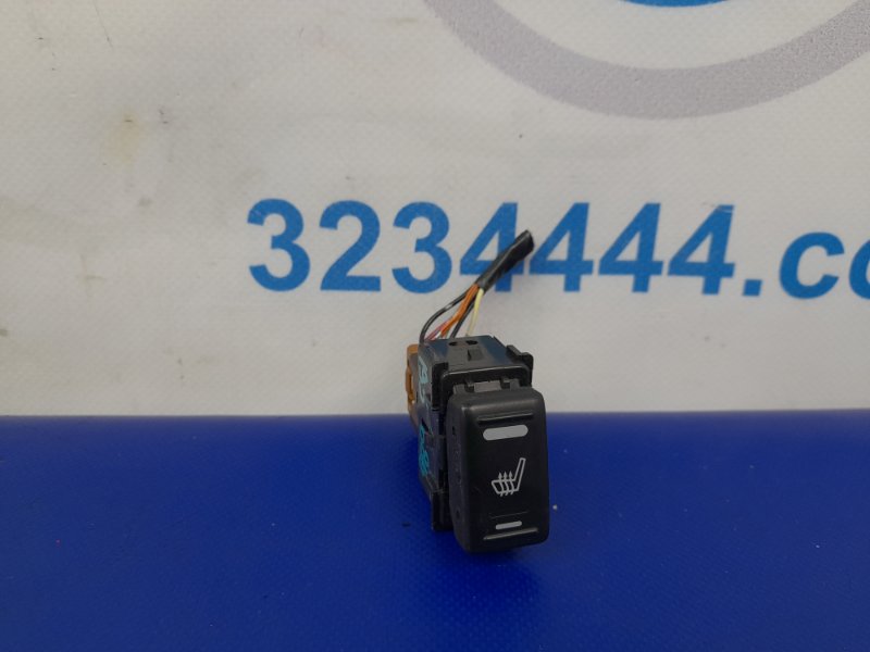 Запчасть кнопка обогрева сидений задняя INFINITI QX56 / TITAN / ARMADA 04-16 Б/У Кнопка обогрева сидений задняя INFINITI QX56 / TITAN / ARMADA 04-16 Б/У