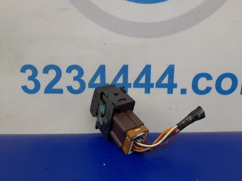 Кнопка обогрева сидений задняя QX56 / TITAN / ARMADA 04-16 Кнопка обогрева сидений задняя QX56 / TITAN / ARMADA 04-16