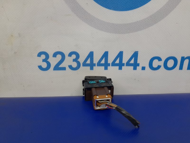 Кнопка обогрева сидений QX56 / TITAN / ARMADA 04-16