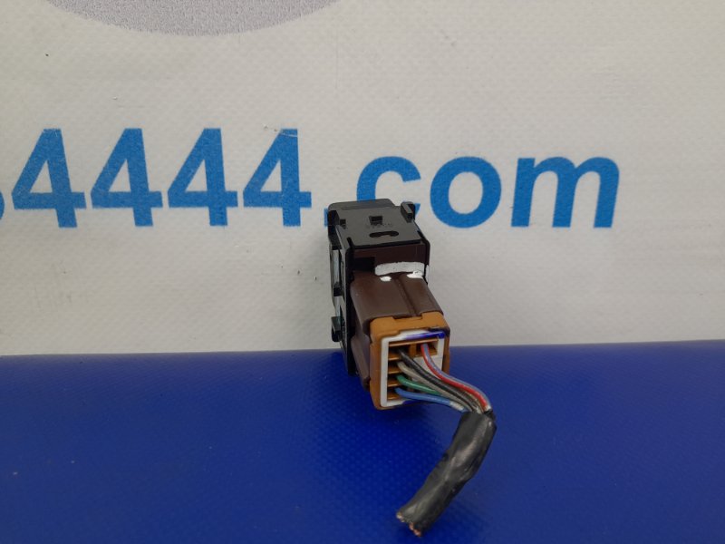 Кнопка обогрева сидений QX56 / TITAN / ARMADA 04-16