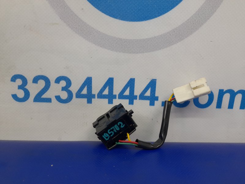 Кнопка G25/G35/G37/Q40 06-14