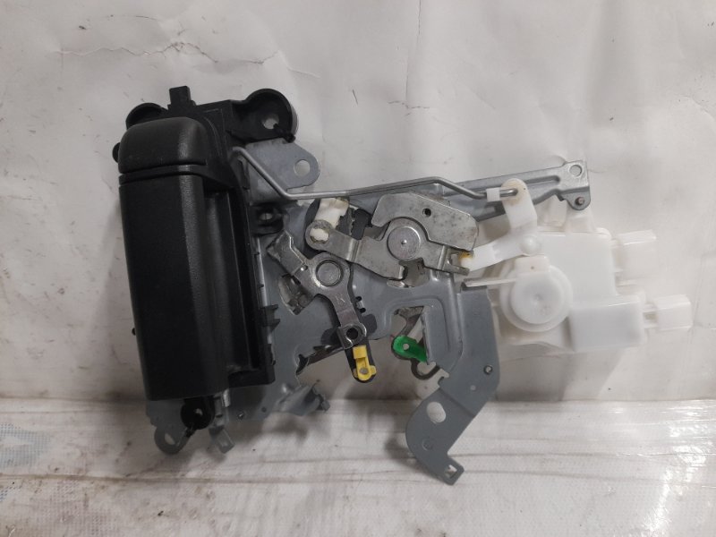 Запчасть ручка двери внутренняя задняя правая MAZDA 5 CR 05-10 2009 Минивен 2.3 C235-72-330C02 Б/У Ручка двери внутренняя задняя правая MAZDA 5 CR 05-10 2009 Минивен 2.3 C235-72-330C02 Б/У