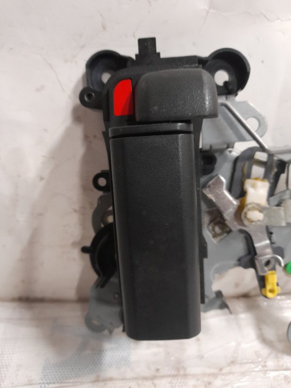 Ручка двери внутренняя задняя правая MAZDA 5 CR 05-10 Минивен 2.3 Ручка двери внутренняя задняя правая MAZDA 5 CR 05-10 Минивен 2.3