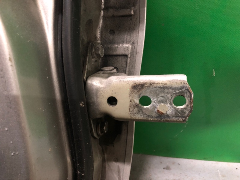 Петля двери нижняя задняя левая MITSUBISHI GALANT 03-12 2009 Седан 2.4 MR271688 Б/У