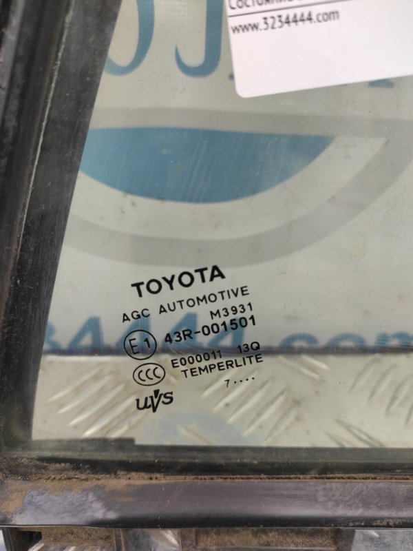 Стекло двери глухое заднее правое TOYOTA AURIS 06-12 Стекло двери глухое заднее правое TOYOTA AURIS 06-12