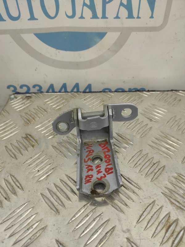Петля двери нижняя задняя правая TOYOTA AURIS 06-12 68770-52031 Б/У