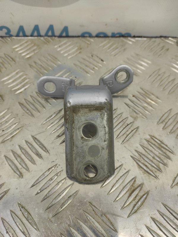 Петля двери нижняя задняя правая TOYOTA AURIS 06-12