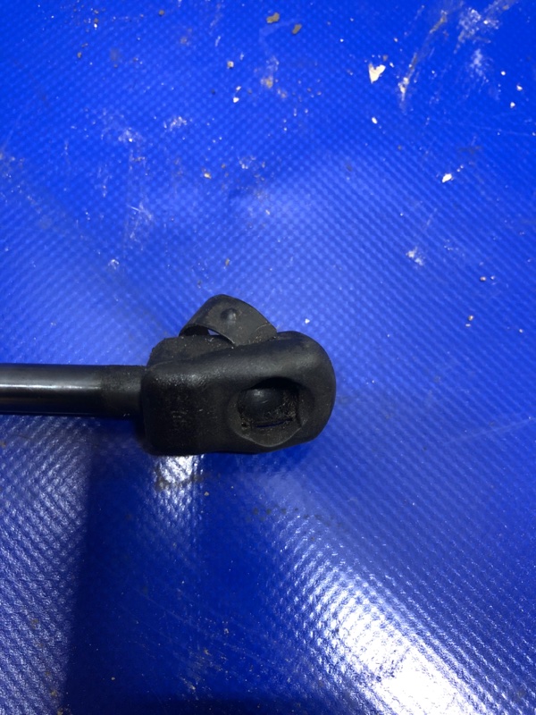 Амортизатор капота TLX 14-17 2015 Седан 2.4 Амортизатор капота TLX 14-17 2015 Седан 2.4