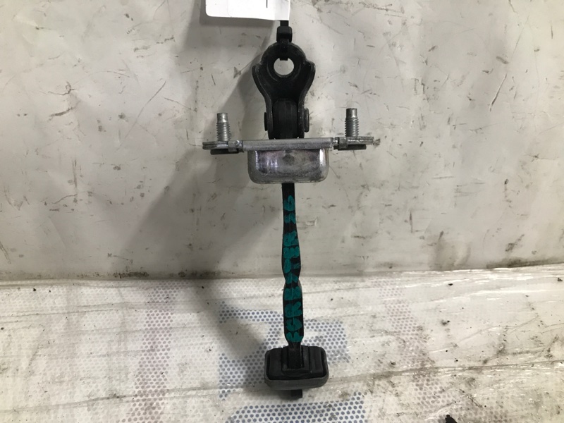 Ограничитель двери передний левый SUBARU FORESTER SG 02-07 2007 SG 2.5 EJ253 62302FC001 Б/У
