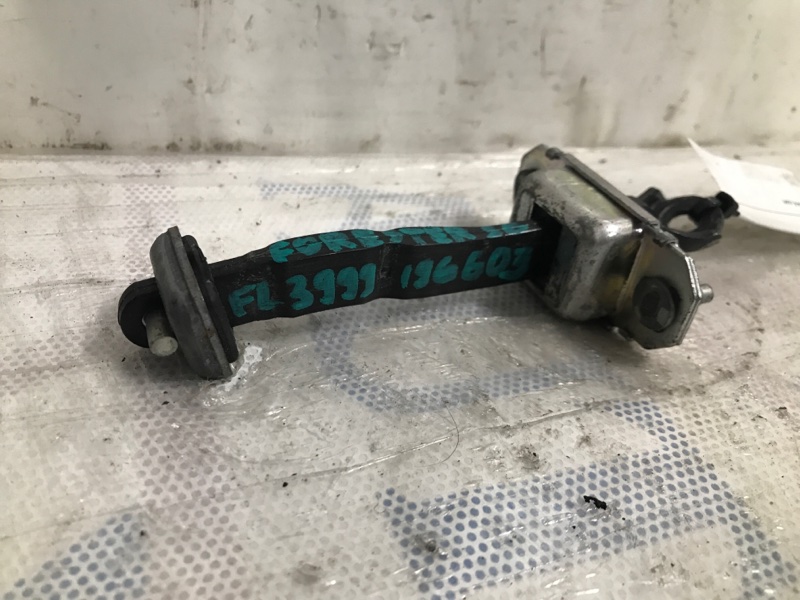 Ограничитель двери передний левый FORESTER SG 02-07 2007 SG 2.5 EJ253