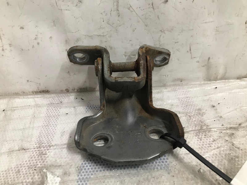 Петля двери нижняя задняя левая FORESTER SG 02-07 2007 SG 2.5 EJ253