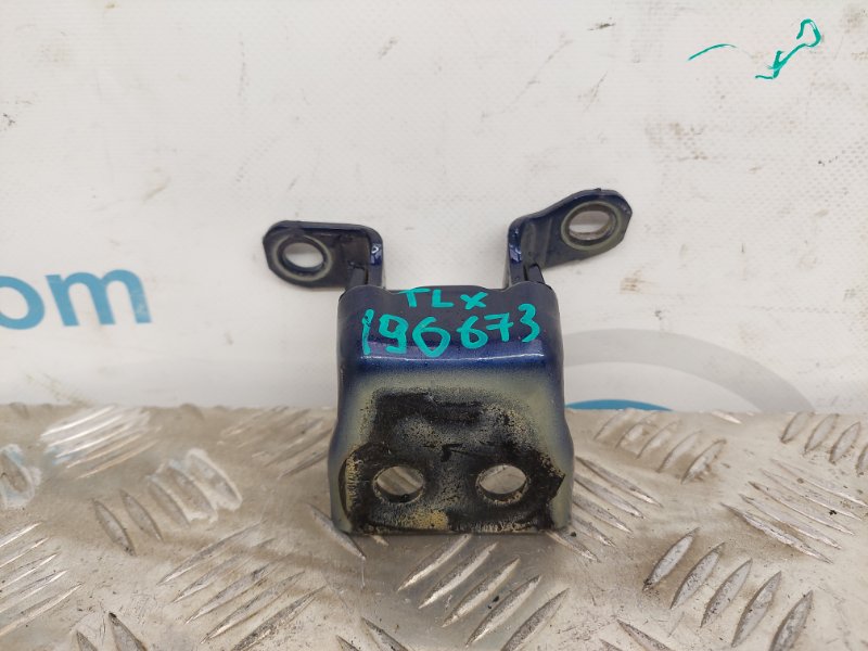 Петля двери нижняя передняя правая ACURA TLX 14-17 2015 Седан 2.4 67420-TZ3-A02ZZ Б/У