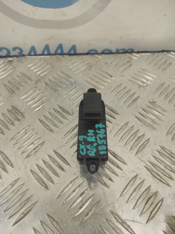 Запчасть кнопка стеклоподъемника задняя правая MAZDA CX-9 06-16 2008 Внедорожник 3.7 TD11-66-380 Б/У Кнопка стеклоподъемника задняя правая MAZDA CX-9 06-16 2008 Внедорожник 3.7 TD11-66-380 Б/У