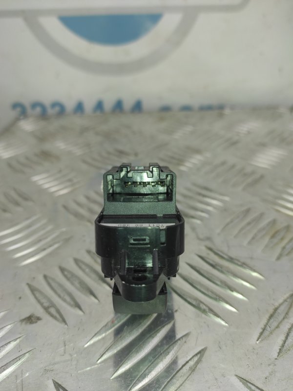 Кнопка стеклоподъемника задняя правая CX-9 06-16 2008 Внедорожник 3.7 Кнопка стеклоподъемника задняя правая CX-9 06-16 2008 Внедорожник 3.7