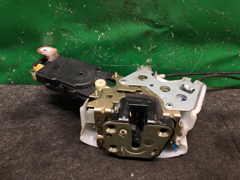 Замок двери передний правый SUBARU FORESTER SG 02-07 2007 SG 2.5 EJ253 61032SA040 Б/У