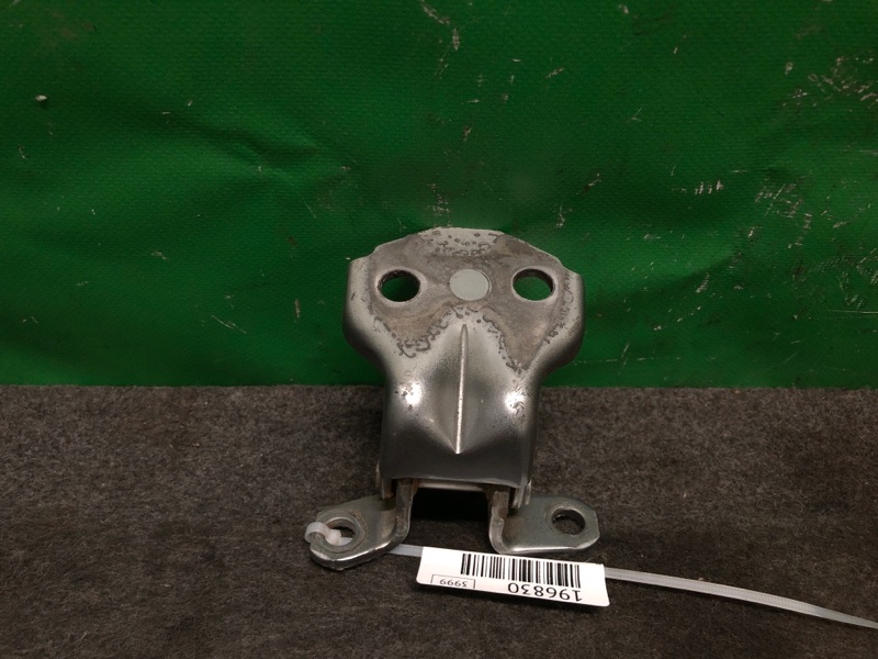 Петля двери нижняя задняя правая SUBARU FORESTER SG 02-07 2007 SG 2.5 EJ253 61520FA020 Б/У