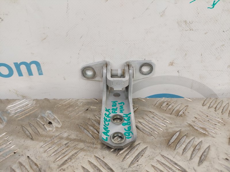 Петля двери нижняя передняя правая MITSUBISHI LANCER X 10 07-15 Седан 2.0