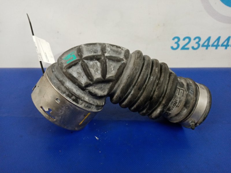 Патрубок воздушного фильтра левый INFINITI Q50 15-20 2017 Седан 3.0 VR30DDTT 16576-5CA5A Б/У