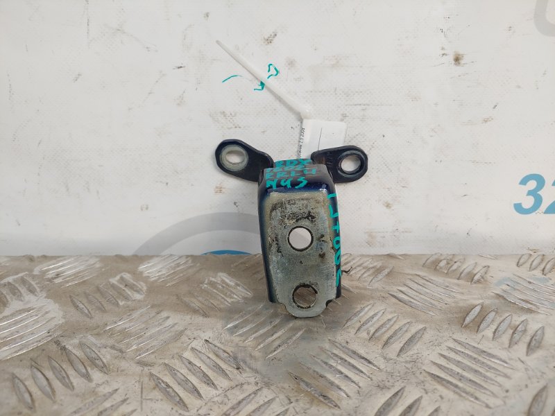 Петля двери нижняя задняя левая RDX 06-12 2008 Внедорожник 2.3 Петля двери нижняя задняя левая RDX 06-12 2008 Внедорожник 2.3