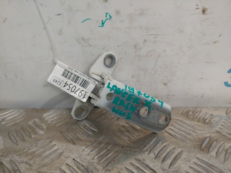 Запчасть петля двери нижняя задняя левая MITSUBISHI LANCER X 10 07-15 2011 Седан 2.0 5702A006 Б/У Петля двери нижняя задняя левая MITSUBISHI LANCER X 10 07-15 2011 Седан 2.0 5702A006 Б/У