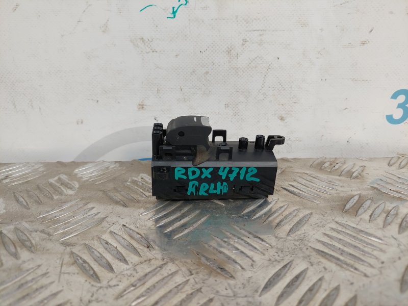Запчасть кнопка стеклоподъемника задняя левая ACURA RDX 19- 2019 Внедорожник 2.0 35780-TJB-A11 Б/У Кнопка стеклоподъемника задняя левая ACURA RDX 19- 2019 Внедорожник 2.0 35780-TJB-A11 Б/У