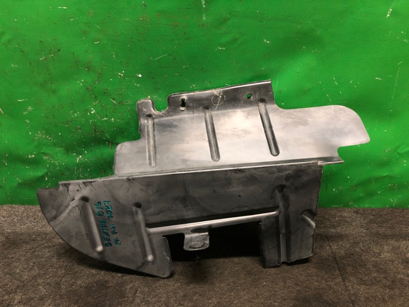 Дефлектор радиатора правый NISSAN SENTRA (B16) 06–12 62811-ZT50A Б/У