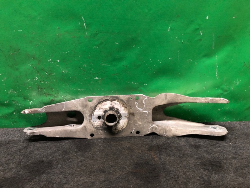 Рычаг задней подвески поперечный нижний задний левый INFINITI QX30 16-20 2017 Внедорожник 2.0 20PET 551B0-5DA0A Б/У