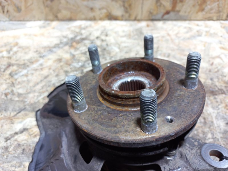 Кулак поворотный передний правый ELANTRA HD 06-11