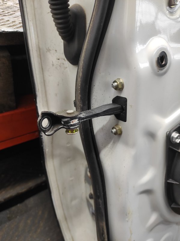 Запчасть ограничитель двери задний правый LEXUS GX470 02-09 2005 Внедорожник 4.7 2UZFE 68630-60080 Б/У Ограничитель двери задний правый LEXUS GX470 02-09 2005 Внедорожник 4.7 2UZFE 68630-60080 Б/У