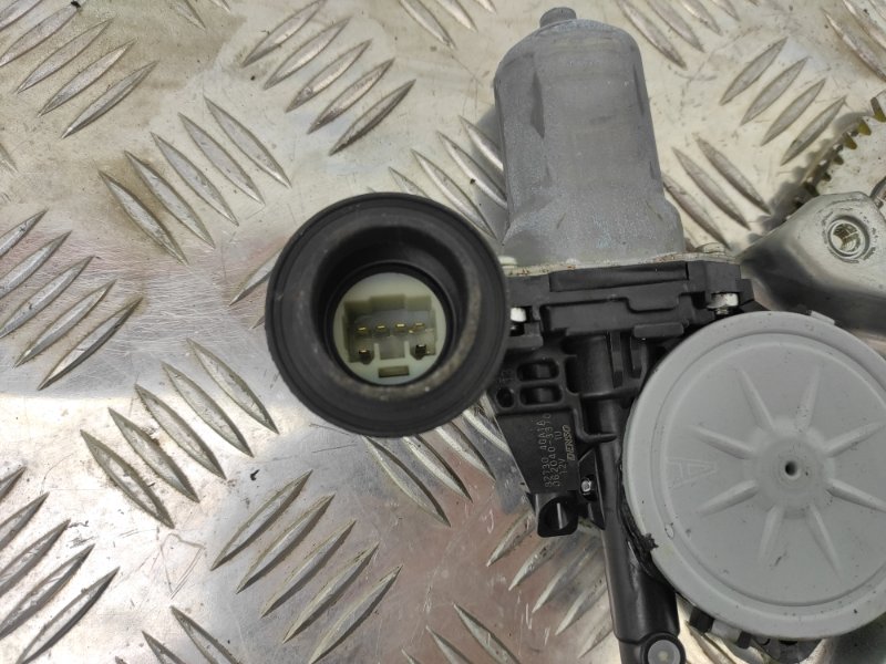 Стеклоподъемник задний правый Q50 15-20 2017 Седан 3.0 VR30DDTT