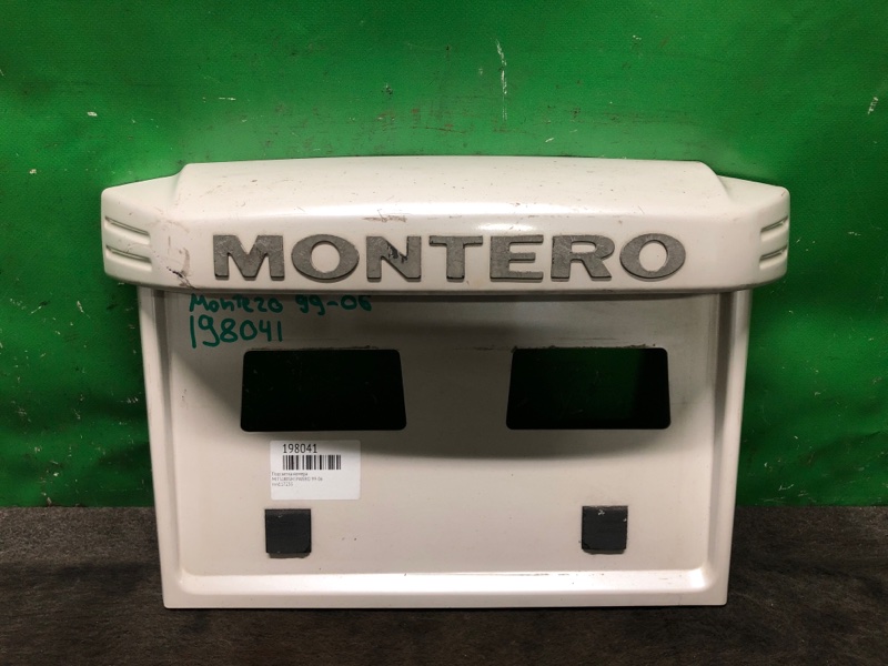 Подсветка номера MITSUBISHI PAJERO 99-06 MN117235WB Б/У