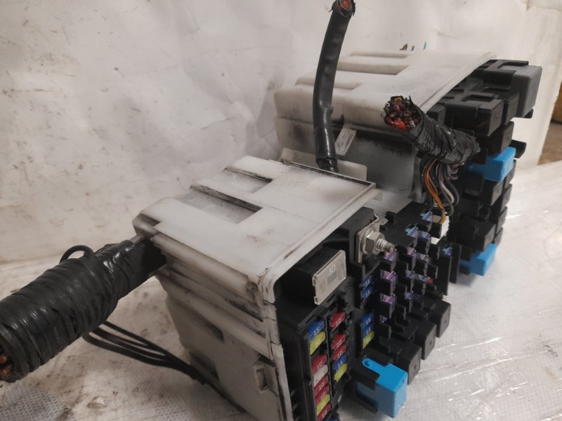 Блок предохранителей моторный отсек 5 CR 05-10 2009 Минивен 2.3