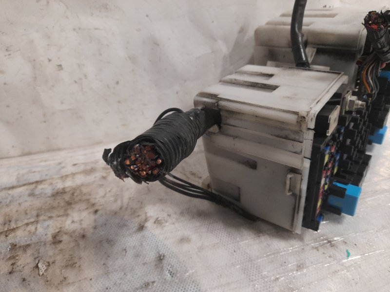 Блок предохранителей моторный отсек 5 CR 05-10 2009 Минивен 2.3