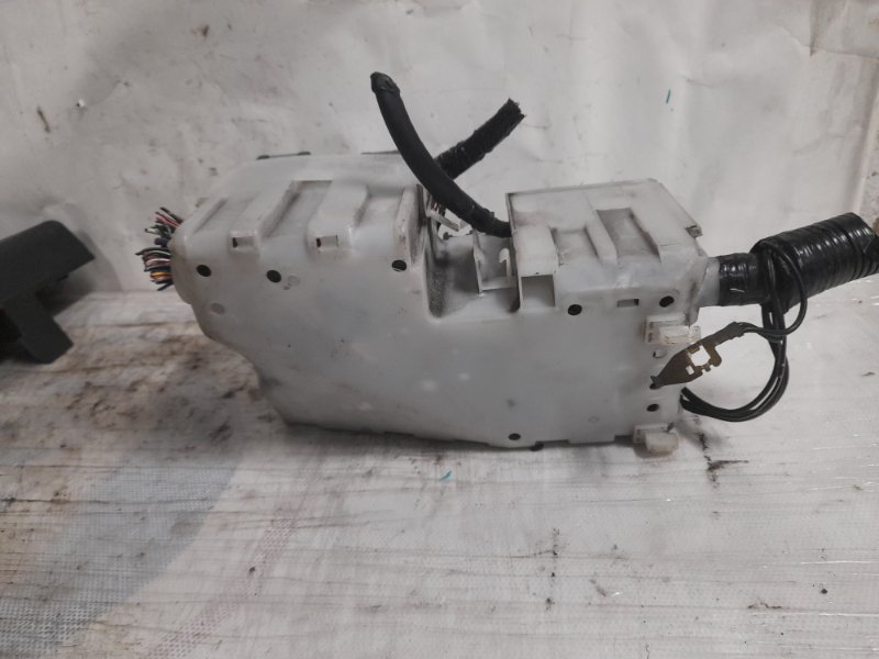 Блок предохранителей моторный отсек 5 CR 05-10 2009 Минивен 2.3