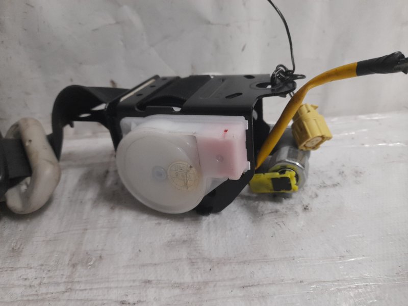 Ремень безопасности левый MAZDA 5 CR 05-10 Минивен 2.3