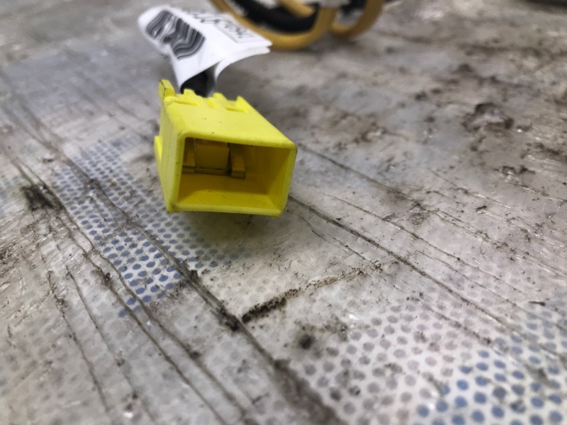 Подушка безопасности в сиденье передняя правая MAZDA 5 CR 05-10 Минивен 2.3 Подушка безопасности в сиденье передняя правая MAZDA 5 CR 05-10 Минивен 2.3