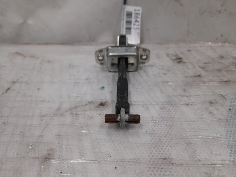 Ограничитель двери передний левый SUZUKI SX4 06-13 Седан 2.0 J20A