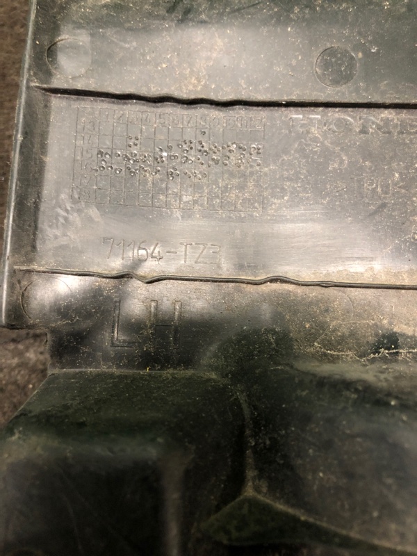 Дефлектор радиатора левый TLX 14-17