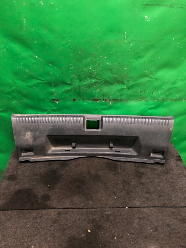 Накладка панели багажника внутренняя задняя VOLKSWAGEN JETTA USA 10-17 5C6 863 459 F 9B9 Б/У