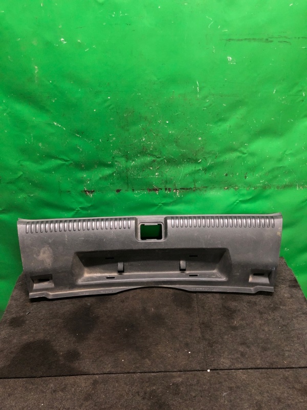 Накладка панели багажника внутренняя задняя JETTA USA 10-17