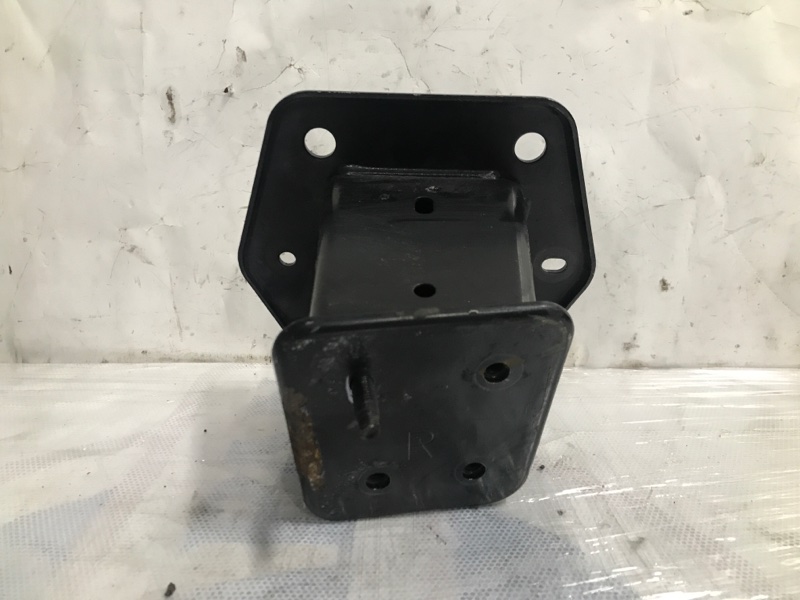 Кронштейн усилителя заднего бампера правый Q50 15-20 2017 Седан 3.0 VR30DDTT